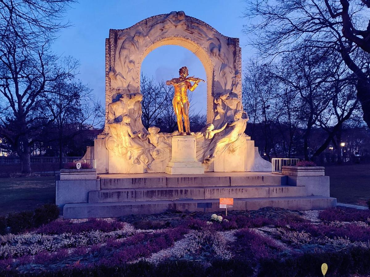 Center ! 3 Stops Away From The Center Of Vienna! Bagian luar foto